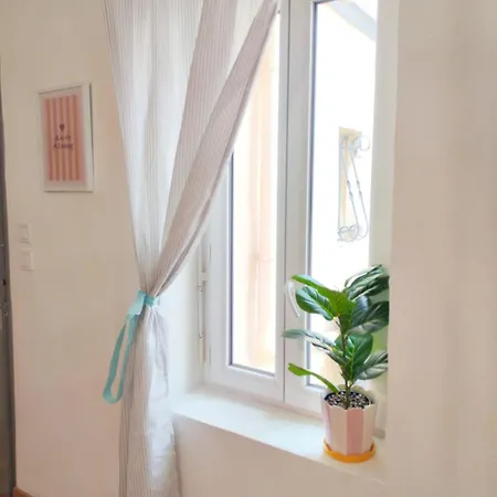 Climatise Avec Cour A 15min Du Coeur De Νιμ